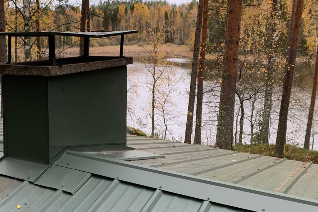 Mökin katon korjaus